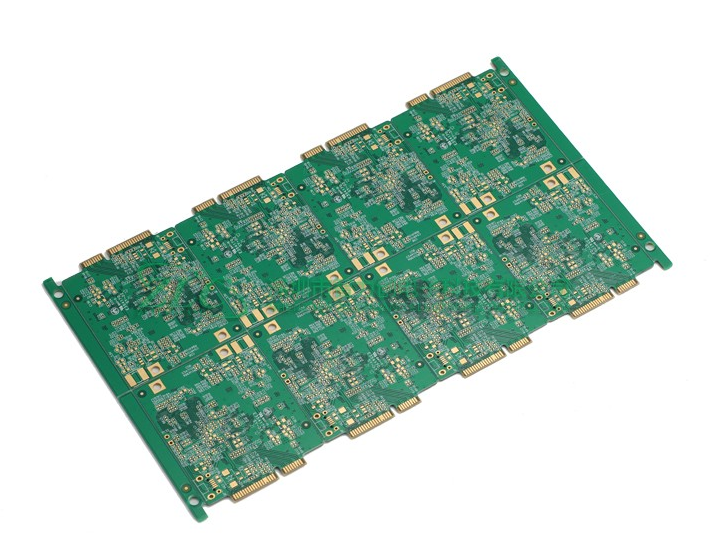 PCB 是由什么制成的？